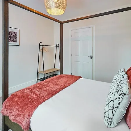 Host & - The Courtyard Apartment *